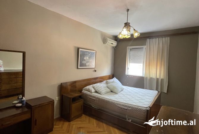 Shtepi me qera Apartament ne Tirane, 2+1, Mobilimi E mobiluar, Pagesa 450  Euro.
