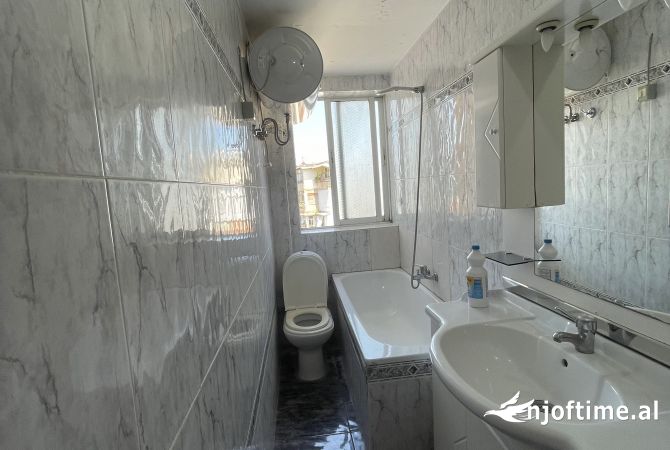 Shtepi me qera Apartament ne Tirane, 2+1, Mobilimi E mobiluar, Pagesa 450  Euro.