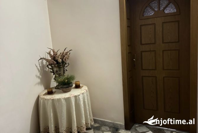 Shtepi me qera Apartament ne Tirane, 2+1, Mobilimi E mobiluar, Pagesa 502  Euro.