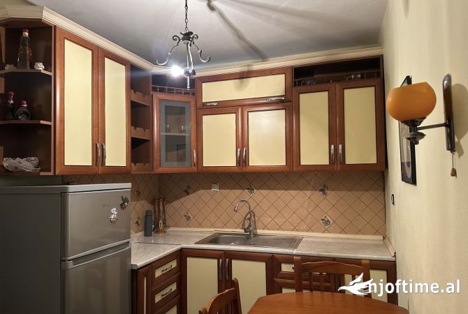 Shtepi me qera Apartament ne Tirane, 2+1, Mobilimi E mobiluar, Pagesa 502  Euro.