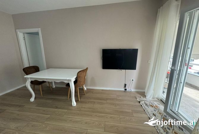 Shtepi me qera Apartament ne Tirane, 2+1, Mobilimi E mobiluar, Pagesa 400  Euro.