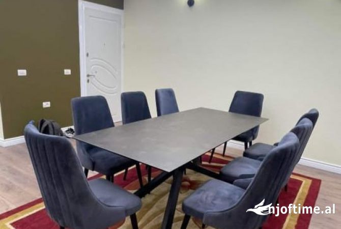 Shtepi me qera Apartament ne Tirane, 3+1, Mobilimi E mobiluar, Pagesa 650  Euro.