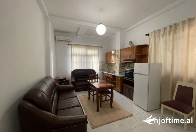 Shtepi me qera Apartament ne Tirane, 1+1, Mobilimi E mobiluar, Pagesa 500  Euro.