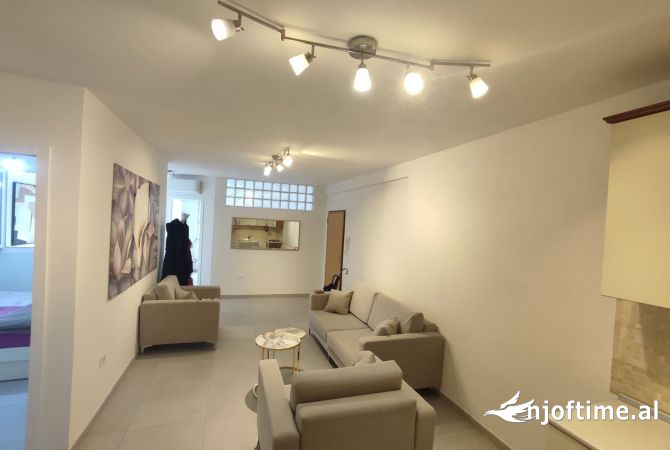 Ambient biznesi me qera 3+1 ne Tirane - 700 Euro