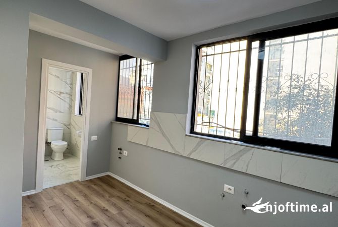 Shtepi ne shitje Apartament ne Tirane, 2+1, Mobilimi Bosh, pa mobiluar, Pagesa 179,000  Euro.