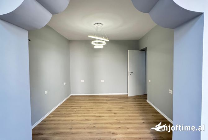 Shtepi ne shitje Apartament ne Tirane, 2+1, Mobilimi Bosh, pa mobiluar, Pagesa 179,000  Euro.