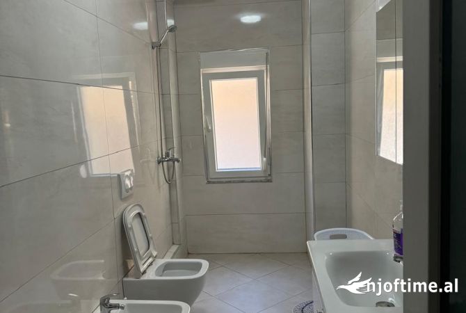 Shtepi me qera Apartament ne Tirane, 2+1, Mobilimi E mobiluar, Pagesa 600  Euro.