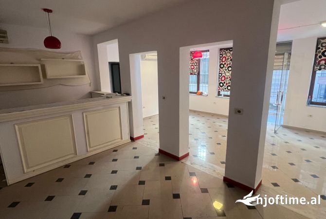 Ambient biznesi me qera 1+1 ne Tirane - 500 Euro