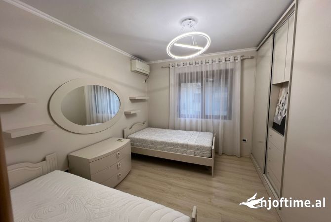 Shtepi ne shitje Apartament ne Tirane, 1+1, Mobilimi E mobiluar, Pagesa 110,000  Euro.
