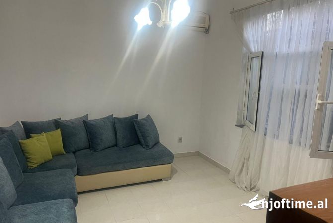 Shtepi me qera Apartament ne Tirane, 3+1, Mobilimi E mobiluar, Pagesa 700  Euro.