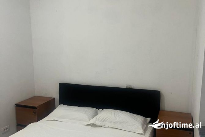 Shtepi me qera Apartament ne Tirane, 3+1, Mobilimi E mobiluar, Pagesa 700  Euro.
