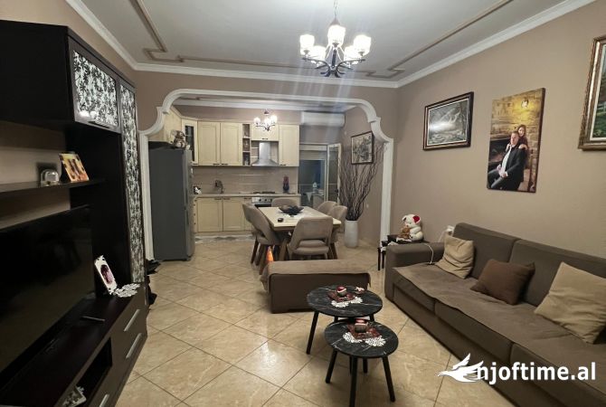 Shtepi me qera 2+1 ne Tirane - 450 Euro