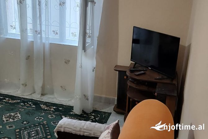 Shtepi me qera Shtepi Private ne Tirane, 1+1, Mobilimi E mobiluar, Pagesa 350  Euro.