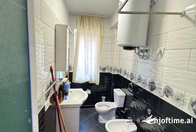 Shtepi ne shitje Apartament ne Tirane, 1+1, Mobilimi E mobiluar, Pagesa 130,001  Euro.