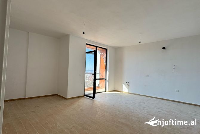 Shtepi ne shitje Apartament ne Tirane, 1+1, Mobilimi Bosh, pa mobiluar, Pagesa 160,000  Euro.