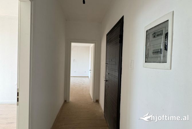 Shtepi ne shitje Apartament ne Tirane, 1+1, Mobilimi Bosh, pa mobiluar, Pagesa 160,000  Euro.
