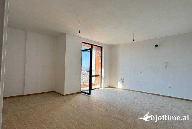 Shtepi ne shitje Apartament ne Tirane, 1+1, Mobilimi Bosh, pa mobiluar, Pagesa 160,000  Euro.
