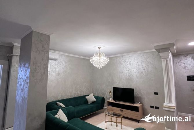 Shtepi me qera 2+1 ne Tirane - 690 Euro