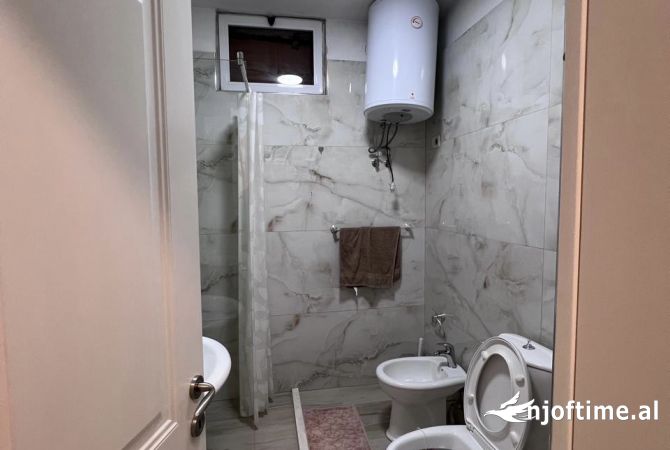 Shtepi me qera Apartament ne Tirane, 2+1, Mobilimi E mobiluar, Pagesa 690  Euro.