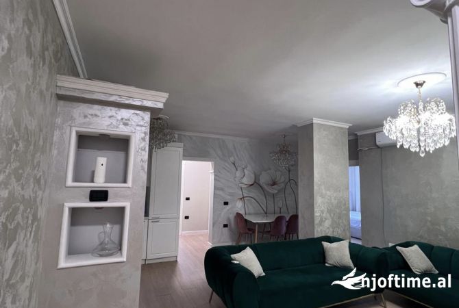 Shtepi me qera 2+1 ne Tirane - 690 Euro
