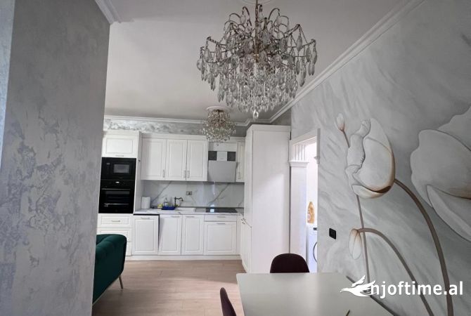 Shtepi me qera 2+1 ne Tirane - 690 Euro