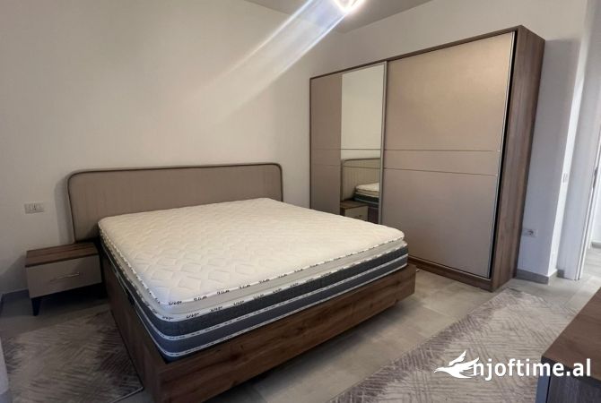Shtepi me qera Apartament ne Tirane, 2+1, Mobilimi E mobiluar, Pagesa 700  Euro.