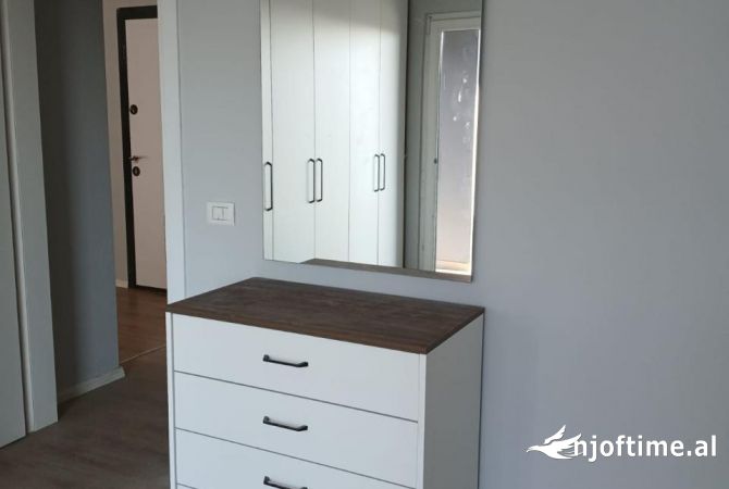 Shtepi me qera Apartament ne Tirane, 1+1, Mobilimi Pjeserisht e mobiluar, Pagesa 450  Euro.