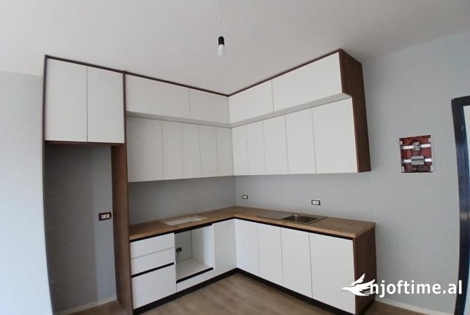Shtepi me qera Apartament ne Tirane, 1+1, Mobilimi Pjeserisht e mobiluar, Pagesa 450  Euro.