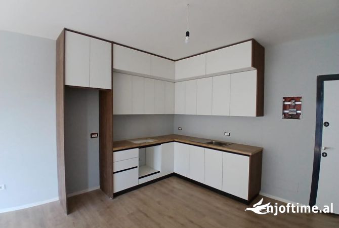 Shtepi me qera Apartament ne Tirane, 1+1, Mobilimi Pjeserisht e mobiluar, Pagesa 450  Euro.