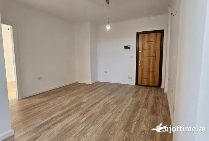 Shtepi ne shitje Apartament ne Tirane, 1+1, Mobilimi E mobiluar, Pagesa 112,000  Euro.