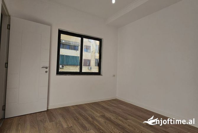 Shtepi ne shitje Apartament ne Tirane, 1+1, Mobilimi E mobiluar, Pagesa 112,000  Euro.