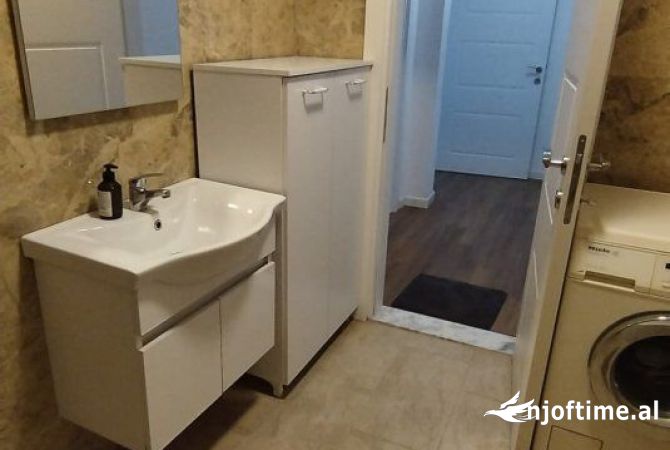 Shtepi me qera Apartament ne Tirane, 1+1, Mobilimi E mobiluar, Pagesa 400  Euro.