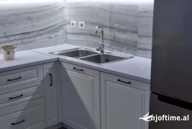 Shtepi me qera Apartament ne Tirane, 2+1, Mobilimi E mobiluar, Pagesa 600  Euro.