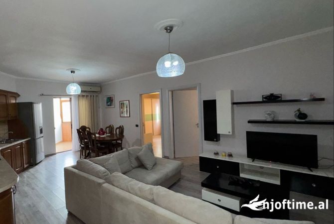 Shtepi me qera Apartament ne Tirane, 2+1, Mobilimi E mobiluar, Pagesa 600  Euro.