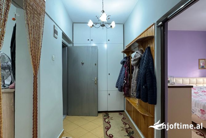 Shtepi ne shitje Apartament ne Tirane, 1+1, Mobilimi E mobiluar, Pagesa 75,000  Euro.
