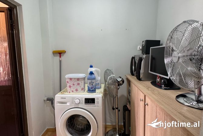 Shtepi ne shitje Apartament ne Tirane, 1+1, Mobilimi E mobiluar, Pagesa 75,000  Euro.