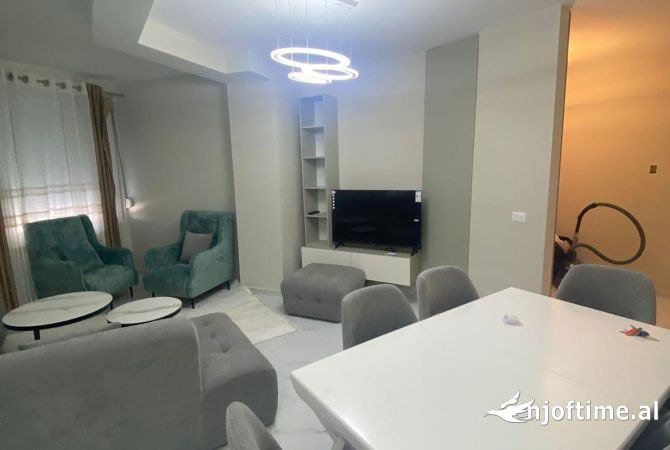 Shtepi me qera 2+1 ne Tirane - 800 Euro