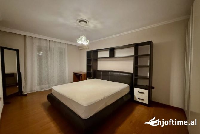 Shtepi ne shitje Apartament ne Tirane, 3+1, Mobilimi E mobiluar, Pagesa 340,000  Euro.
