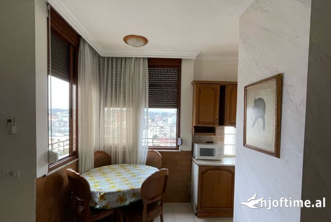Shtepi me qera Apartament ne Tirane, 2+1, Mobilimi E mobiluar, Pagesa 700  Euro.