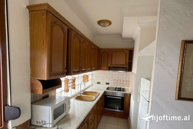 Shtepi me qera Apartament ne Tirane, 2+1, Mobilimi E mobiluar, Pagesa 700  Euro.