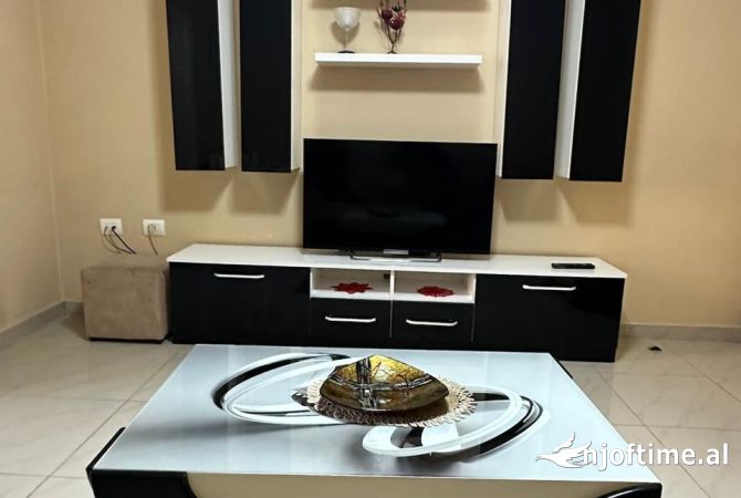 Shtepi ne shitje Apartament ne Tirane, 1+1, Mobilimi E mobiluar, Pagesa 110,000  Euro.