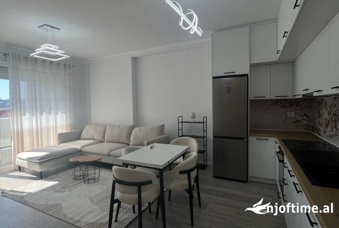 Shtepi me qera Apartament ne Tirane, 3+1, Mobilimi E mobiluar, Pagesa 800  Euro.