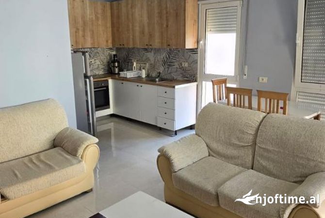 Shtepi ne shitje Apartament ne Tirane, 2+1, Mobilimi E mobiluar, Pagesa 193,000  Euro.