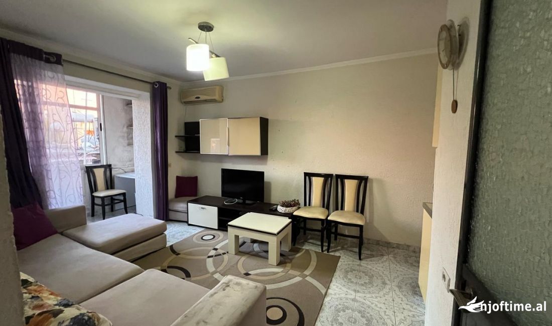 Shtepi ne shitje Apartament ne Tirane, 1+1, Mobilimi E mobiluar, Pagesa 68,000  Euro.