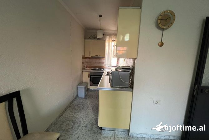 Shtepi ne shitje Apartament ne Tirane, 1+1, Mobilimi E mobiluar, Pagesa 68,000  Euro.