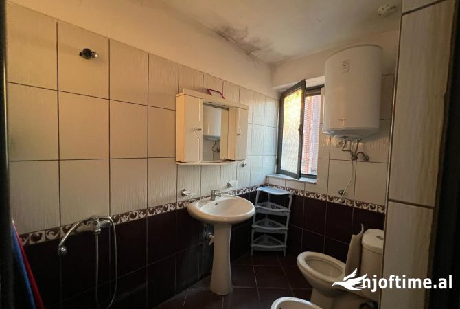 Shtepi ne shitje Apartament ne Tirane, 1+1, Mobilimi E mobiluar, Pagesa 68,000  Euro.