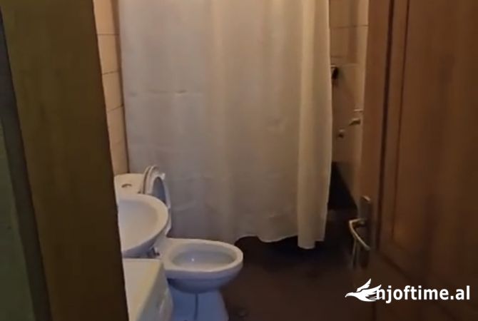 Shtepi me qera Apartament ne Tirane, 1+1, Mobilimi E mobiluar, Pagesa 500  Euro.