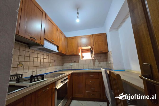 Shtepi me qera Apartament ne Tirane, 1+1, Mobilimi E mobiluar, Pagesa 500  Euro.