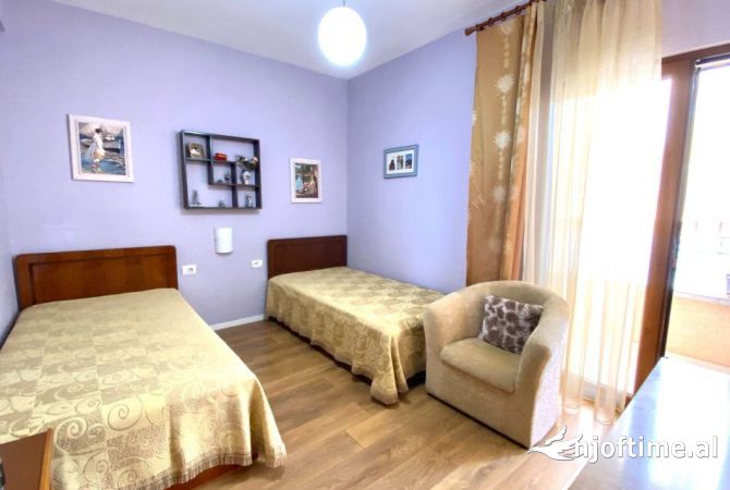 Shtepi ne shitje Apartament ne Tirane, 2+1, Mobilimi E mobiluar, Pagesa 230,000  Euro.
