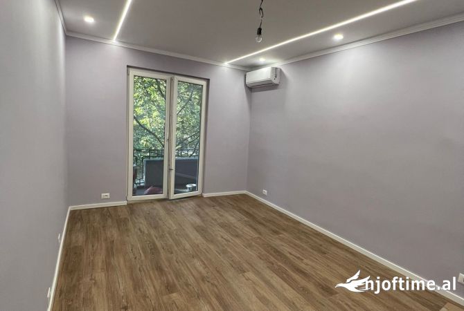 Shtepi me qera Apartament ne Tirane, 2+1, Mobilimi Pjeserisht e mobiluar, Pagesa 1,000  Euro.